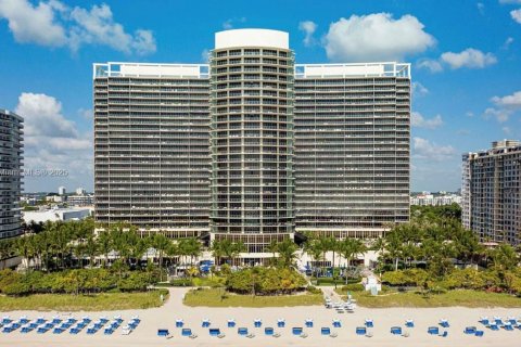 Condominio en alquiler en Bal Harbour, Florida, 3 dormitorios, 263.84 m2 № 1938488 - foto 1