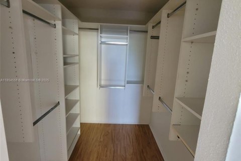 Condominio en venta en North Miami Beach, Florida, 2 dormitorios, 108.32 m2 № 1880296 - foto 10