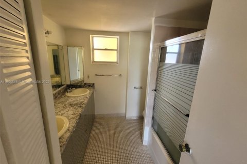 Condominio en venta en North Miami Beach, Florida, 2 dormitorios, 108.32 m2 № 1880296 - foto 9
