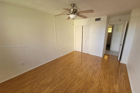 Condominio en venta en North Miami Beach, Florida, 2 dormitorios, 108.32 m2 № 1880296 - foto 4