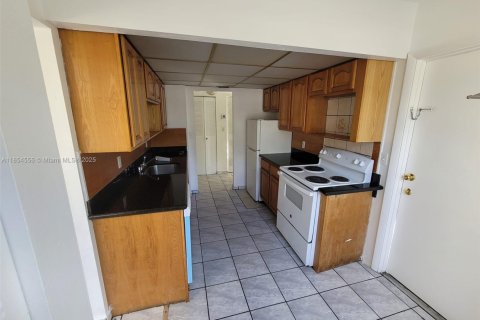 Condominio en venta en North Miami Beach, Florida, 2 dormitorios, 108.32 m2 № 1880296 - foto 3