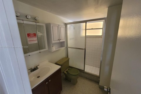 Condominio en venta en North Miami Beach, Florida, 2 dormitorios, 108.32 m2 № 1880296 - foto 12