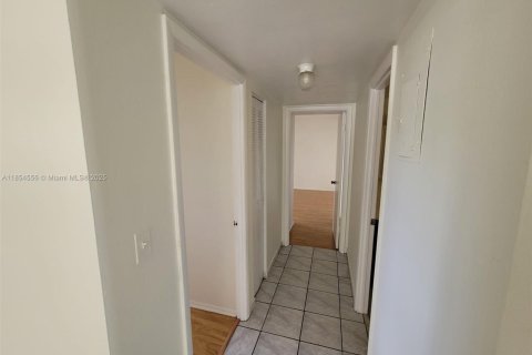 Condominio en venta en North Miami Beach, Florida, 2 dormitorios, 108.32 m2 № 1880296 - foto 7