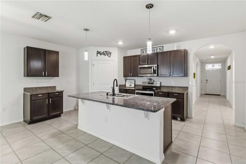 House in Plant City, Florida 4 bedrooms, 171.5 sq.m. № 2208461 - photo 3