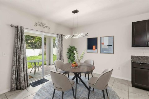 House in Plant City, Florida 4 bedrooms, 171.5 sq.m. № 2208461 - photo 10