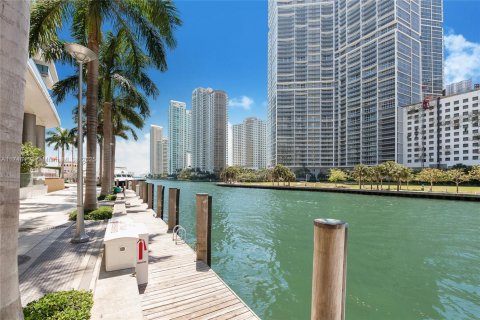 Copropriété à vendre à Miami, Floride: 3 chambres, 283.82 m2 № 1985311 - photo 17