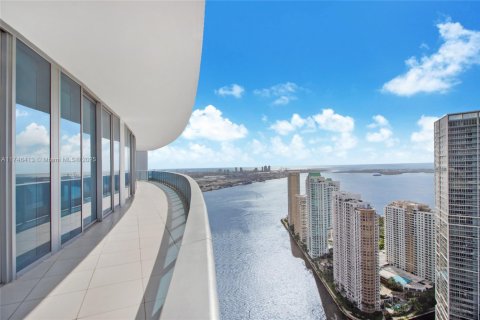 Copropriété à vendre à Miami, Floride: 3 chambres, 283.82 m2 № 1985311 - photo 1