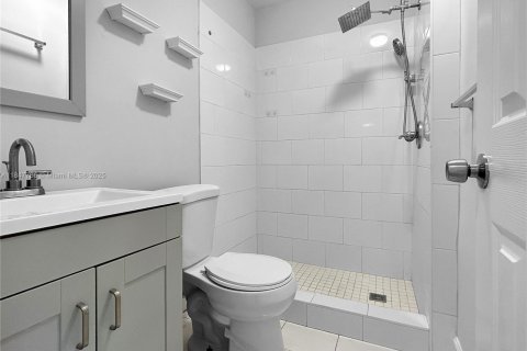 House in Miami, Florida 4 bedrooms, 191.19 sq.m. № 1848375 - photo 11