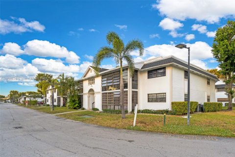 Appartement à louer à Hialeah, Floride: 2 chambres, 80.82 m2 № 1964320 - photo 15