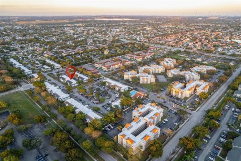 Appartement à louer à Hialeah, Floride: 2 chambres, 80.82 m2 № 1964320 - photo 12