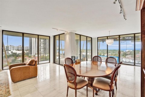 Condominio en Aventura, Florida, 2 dormitorios № 2033431
