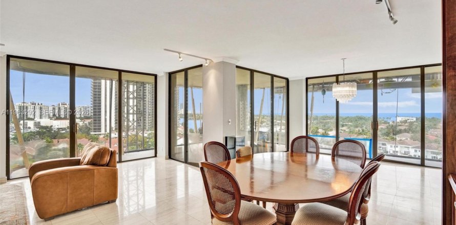 Condominio en Aventura, Florida, 2 dormitorios  № 2033431