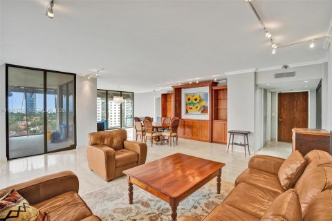 Condominio en venta en Aventura, Florida, 2 dormitorios, 177.44 m2 № 2033431 - foto 3