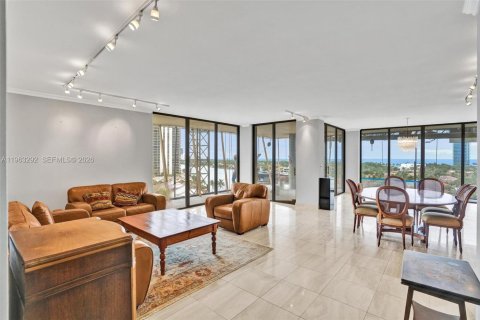 Condominio en venta en Aventura, Florida, 2 dormitorios, 177.44 m2 № 2033431 - foto 4