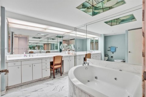Condominio en venta en Aventura, Florida, 2 dormitorios, 177.44 m2 № 2033431 - foto 28