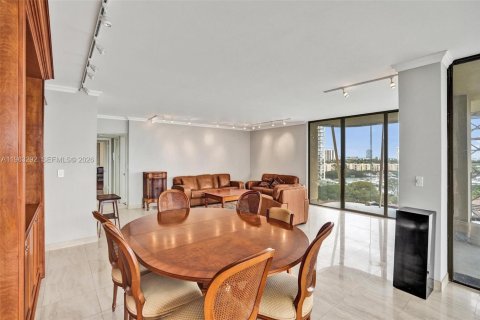 Condominio en venta en Aventura, Florida, 2 dormitorios, 177.44 m2 № 2033431 - foto 7