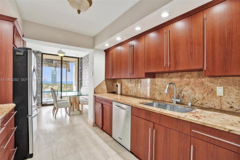 Condominio en venta en Aventura, Florida, 2 dormitorios, 177.44 m2 № 2033431 - foto 12