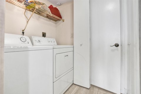 Condominio en venta en Aventura, Florida, 2 dormitorios, 177.44 m2 № 2033431 - foto 13