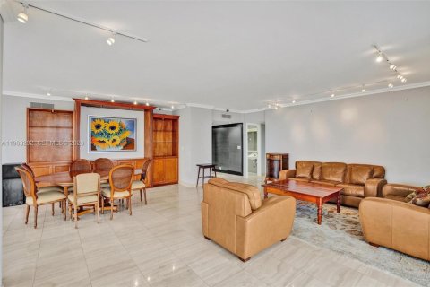 Condominio en venta en Aventura, Florida, 2 dormitorios, 177.44 m2 № 2033431 - foto 2