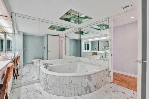 Condominio en venta en Aventura, Florida, 2 dormitorios, 177.44 m2 № 2033431 - foto 29