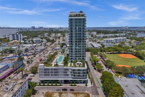 Condominio en venta en Miami Beach, Florida, 2 dormitorios, 74.51 m2 № 2077222 - foto 11