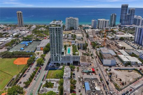 Condominio en venta en Miami Beach, Florida, 2 dormitorios, 74.51 m2 № 2077222 - foto 9