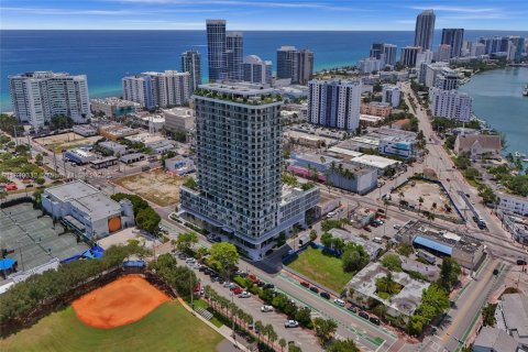 Condominio en venta en Miami Beach, Florida, 2 dormitorios, 74.51 m2 № 2077222 - foto 7