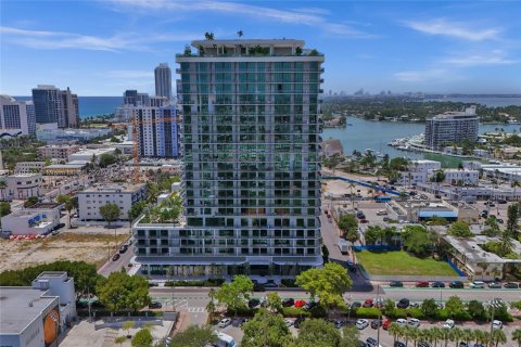 Condominio en venta en Miami Beach, Florida, 2 dormitorios, 74.51 m2 № 2077222 - foto 2
