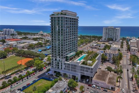 Condominio en Miami Beach, Florida, 2 dormitorios  № 2077222