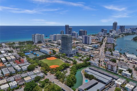Condominio en venta en Miami Beach, Florida, 2 dormitorios, 74.51 m2 № 2077222 - foto 14