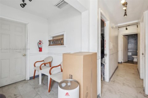 Commercial property in North Miami Beach, Florida № 1315941 - photo 20
