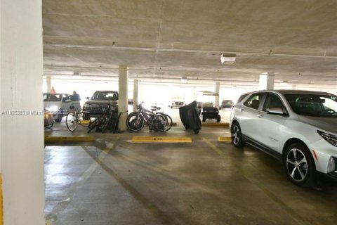 Снять в аренду кондоминиум в Ки-Бискейн, Флорида 2 спальни, 124.02м2, № 1947627 - фото 28