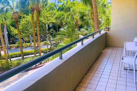 Снять в аренду кондоминиум в Ки-Бискейн, Флорида 2 спальни, 124.02м2, № 1947627 - фото 15