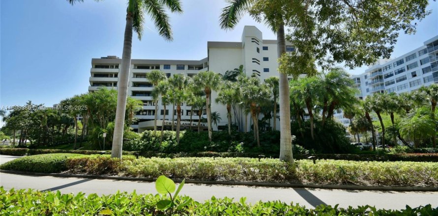 Кондоминиум с 2 спальнями в Ки-Бискейн, Флорида № 1947627