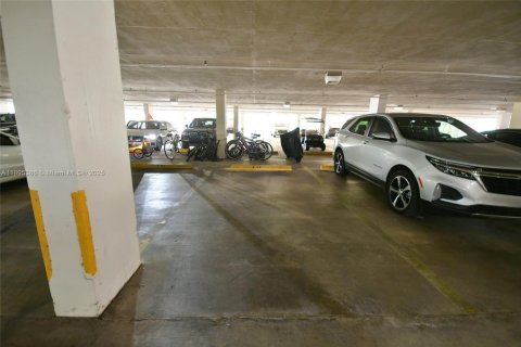 Снять в аренду кондоминиум в Ки-Бискейн, Флорида 2 спальни, 124.02м2, № 1947627 - фото 27