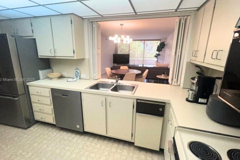 Снять в аренду кондоминиум в Ки-Бискейн, Флорида 2 спальни, 124.02м2, № 1947627 - фото 11