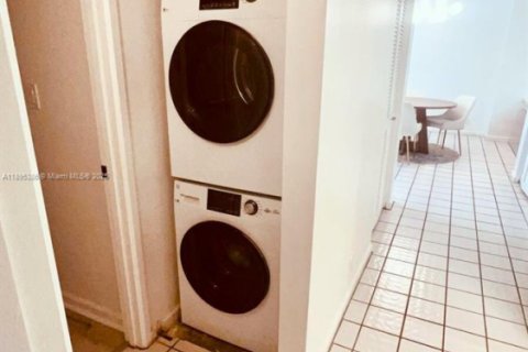 Снять в аренду кондоминиум в Ки-Бискейн, Флорида 2 спальни, 124.02м2, № 1947627 - фото 14