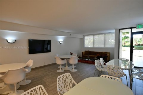 Снять в аренду кондоминиум в Ки-Бискейн, Флорида 2 спальни, 124.02м2, № 1947627 - фото 24