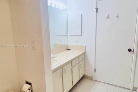 Снять в аренду кондоминиум в Ки-Бискейн, Флорида 2 спальни, 124.02м2, № 1947627 - фото 5