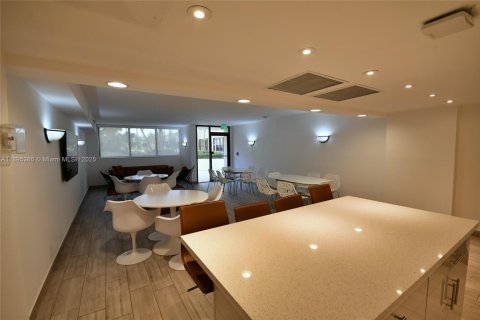 Снять в аренду кондоминиум в Ки-Бискейн, Флорида 2 спальни, 124.02м2, № 1947627 - фото 23