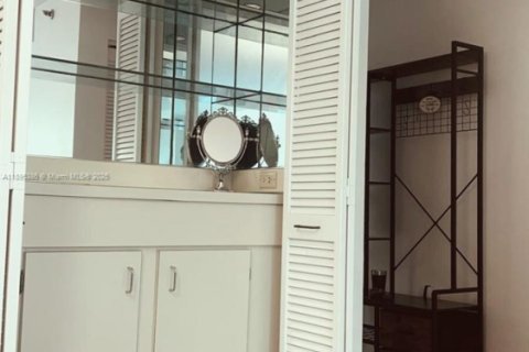 Снять в аренду кондоминиум в Ки-Бискейн, Флорида 2 спальни, 124.02м2, № 1947627 - фото 13