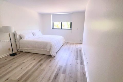 Снять в аренду кондоминиум в Ки-Бискейн, Флорида 2 спальни, 124.02м2, № 1947627 - фото 3