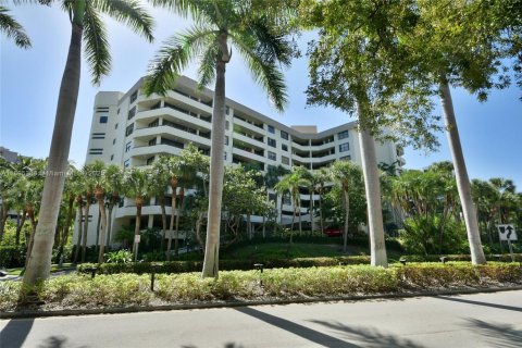 Снять в аренду кондоминиум в Ки-Бискейн, Флорида 2 спальни, 124.02м2, № 1947627 - фото 29