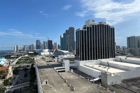 Condominio en alquiler en Miami, Florida, 1 dormitorio, 73.49 m2 № 1995531 - foto 21