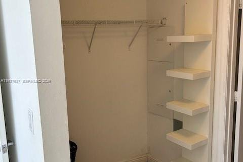 Condominio en alquiler en Miami, Florida, 1 dormitorio, 73.49 m2 № 1995531 - foto 17