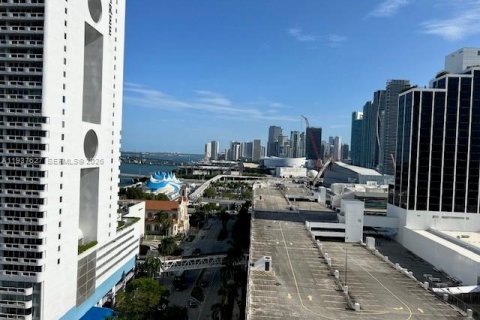 Condominio en alquiler en Miami, Florida, 1 dormitorio, 73.49 m2 № 1995531 - foto 18