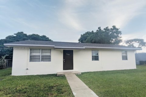 House in Homestead, Florida 3 bedrooms, 101.91 sq.m. № 1951252 - photo 1