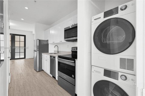 Condominio en Davie, Florida, 1 dormitorio  № 2027868