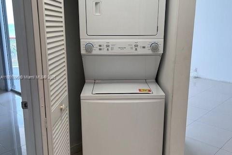 Condo in Miami Beach, Florida, 2 bedrooms  № 1922403 - photo 14