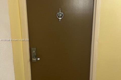 Condo in Miami Beach, Florida, 2 bedrooms  № 1922403 - photo 25